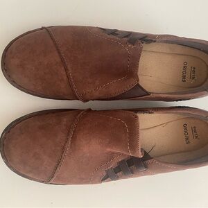 Earth Origins women’s Tan Slip-On Loafers